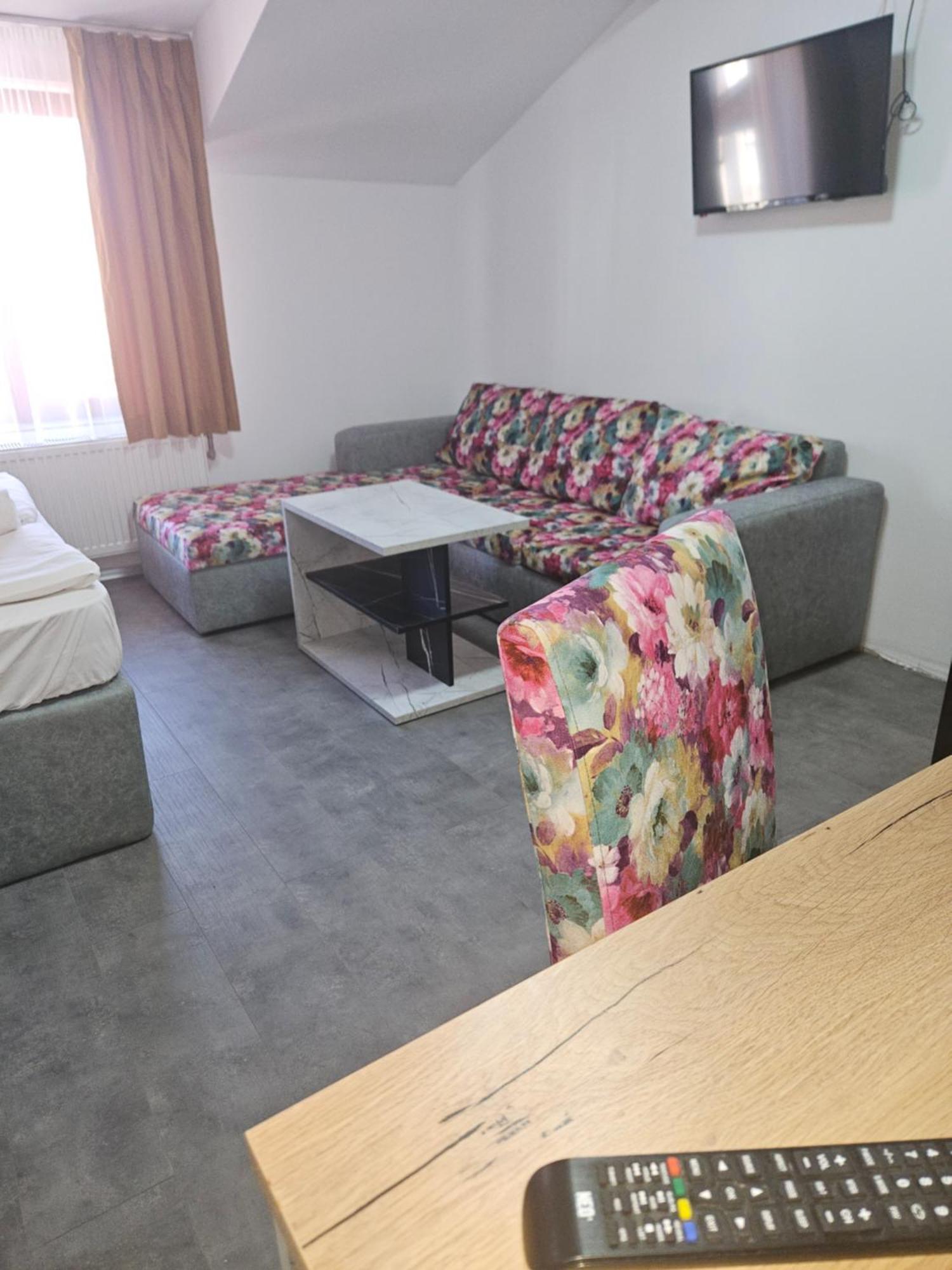 Hotel Priyateli - Friends à Veliko Tarnovo Extérieur photo