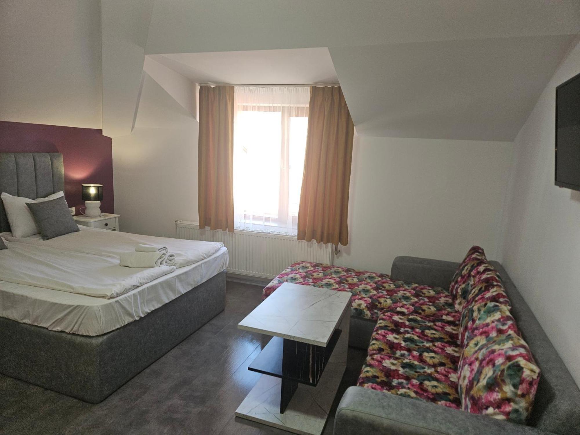 Hotel Priyateli - Friends à Veliko Tarnovo Extérieur photo