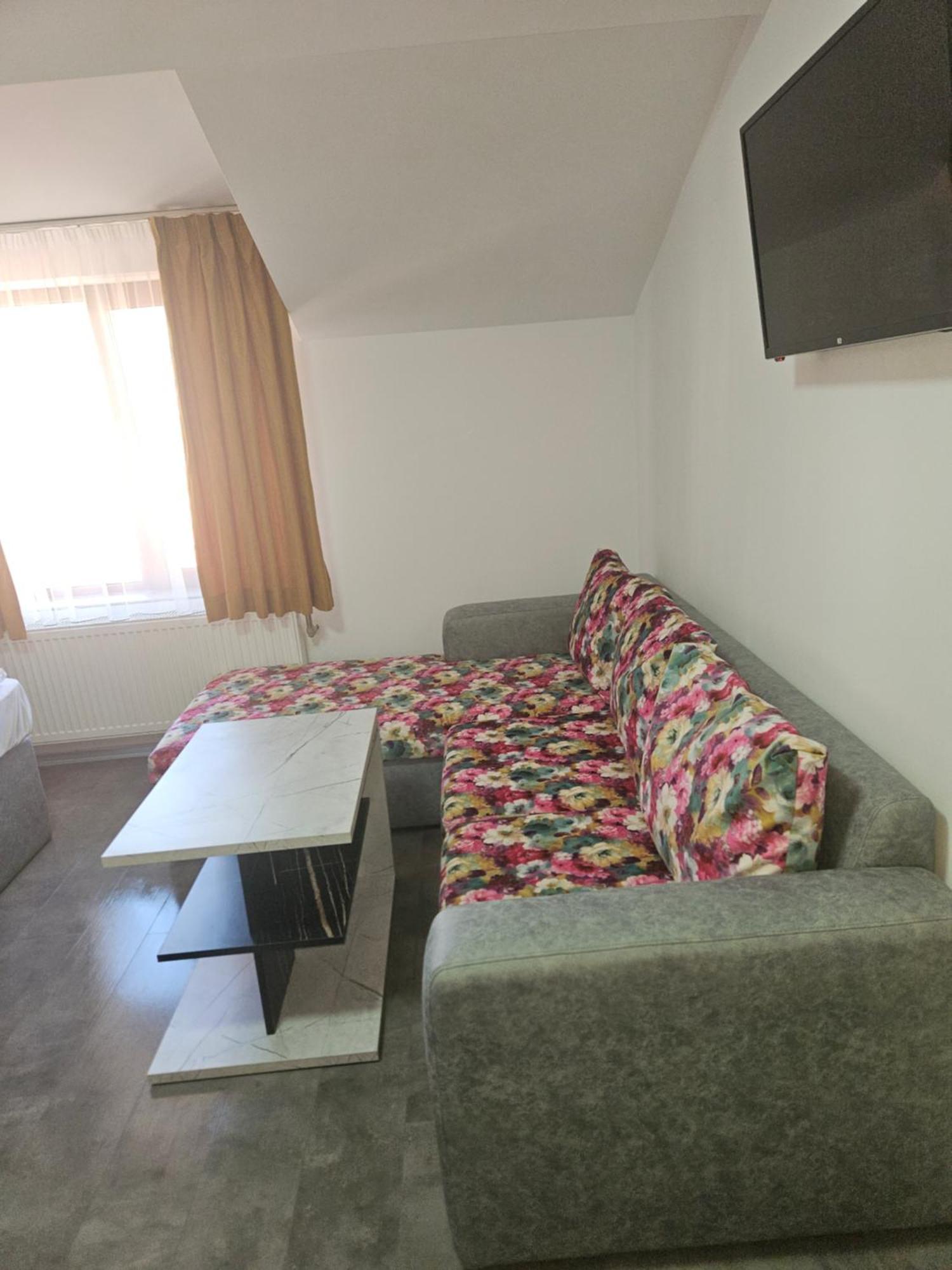 Hotel Priyateli - Friends à Veliko Tarnovo Extérieur photo