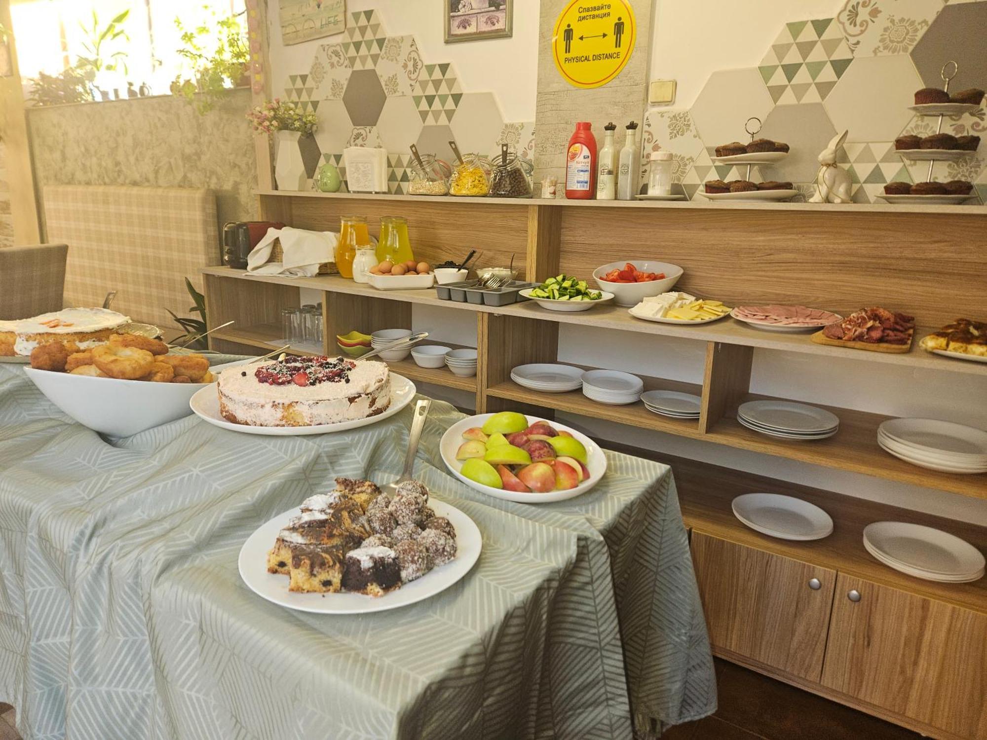 Hotel Priyateli - Friends à Veliko Tarnovo Extérieur photo